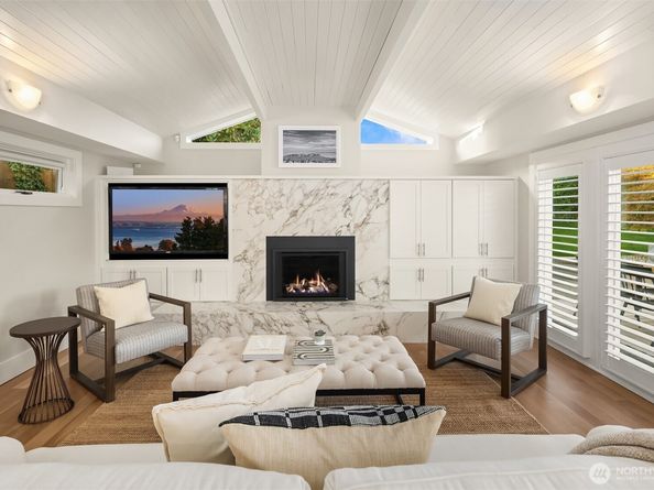 9642 Hilltop Road, Bellevue WA 98004