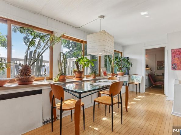 6 Old Wood Road, Edgewater NJ 07020