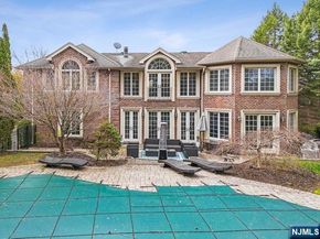 8 Willow Drive, Englewood Cliffs NJ 07632