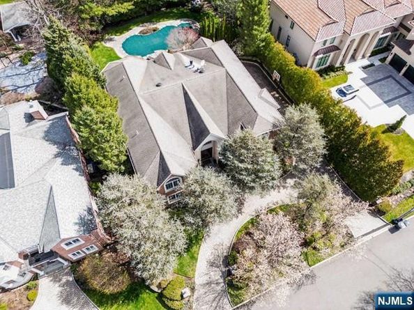 8 Willow Drive, Englewood Cliffs NJ 07632