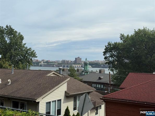 2 Oakdene Terrace, Edgewater NJ 07020