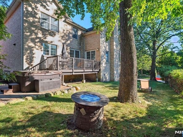 26 Sara Hill Road, Englewood Cliffs NJ 07632