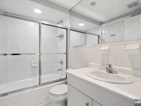 26 Sara Hill Road, Englewood Cliffs NJ 07632