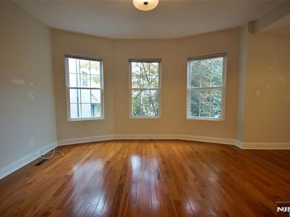 403 Undercliff Avenue, Edgewater NJ 07020