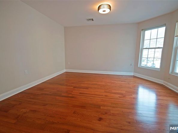 403 Undercliff Avenue, Edgewater NJ 07020