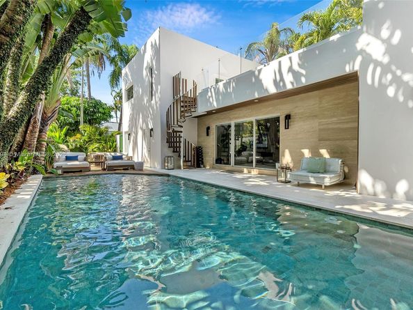 3330 Crystal Ct, Miami FL 33133
