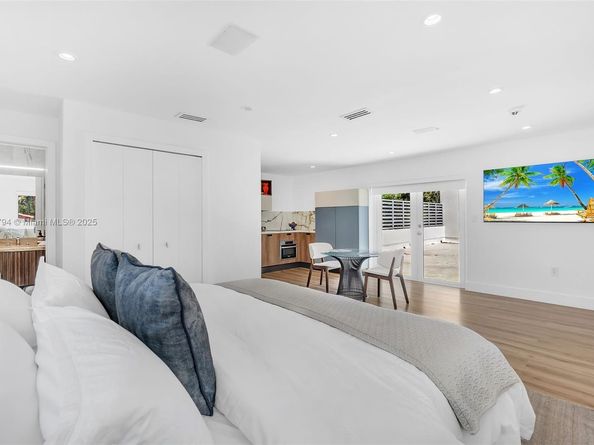 3330 Crystal Ct, Miami FL 33133
