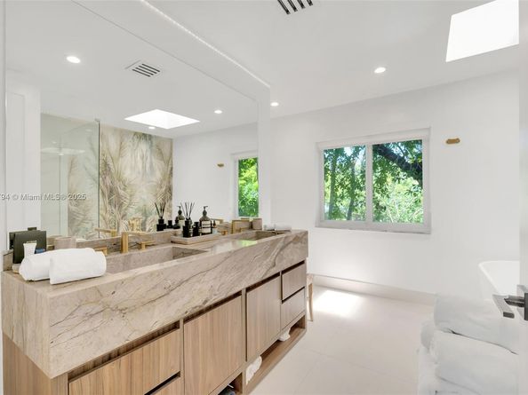 3330 Crystal Ct, Miami FL 33133