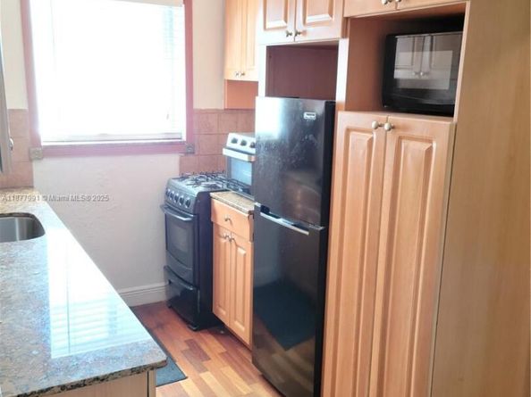 7315 Byron Ave 17, Miami Beach FL 33141