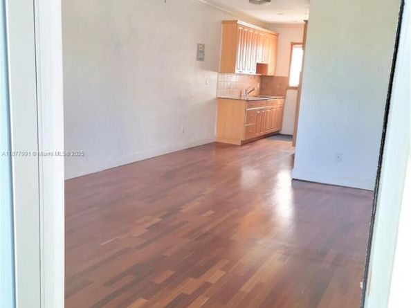 7315 Byron Ave 17, Miami Beach FL 33141