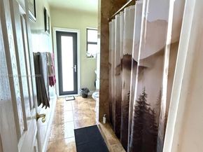 1041 NW 150th St, Miami FL 33168