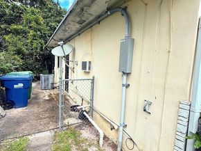 1041 NW 150th St, Miami FL 33168