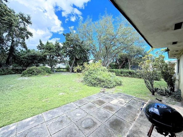 1041 NW 150th St, Miami FL 33168