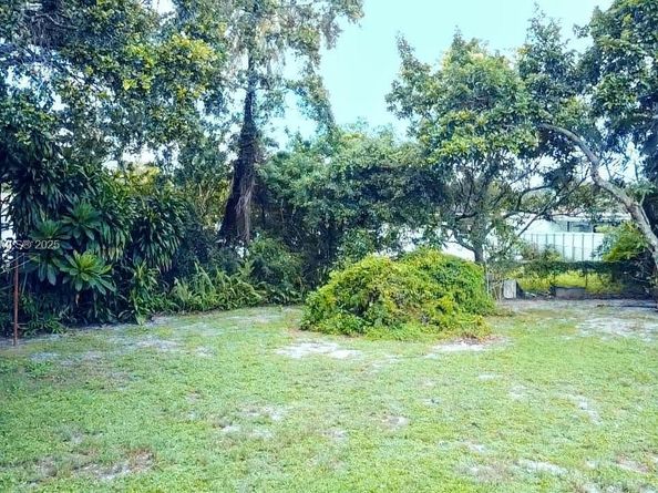 1041 NW 150th St, Miami FL 33168
