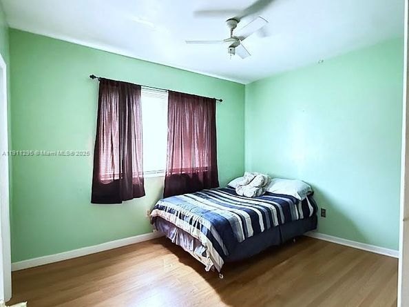 1041 NW 150th St, Miami FL 33168