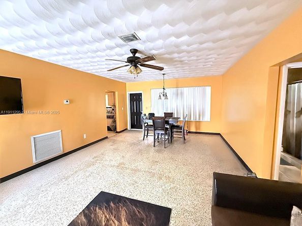 1041 NW 150th St, Miami FL 33168