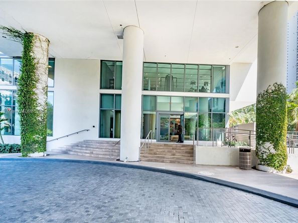 460 NE 28th St 3208, Miami FL 33137