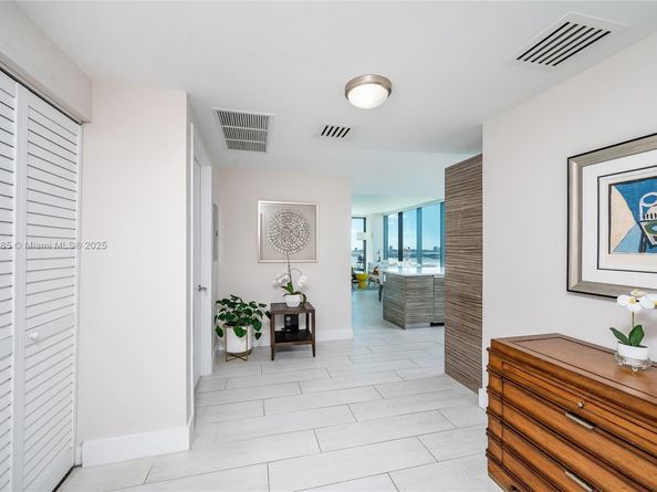 460 NE 28th St 3208, Miami FL 33137