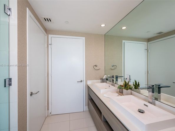 460 NE 28th St 3208, Miami FL 33137