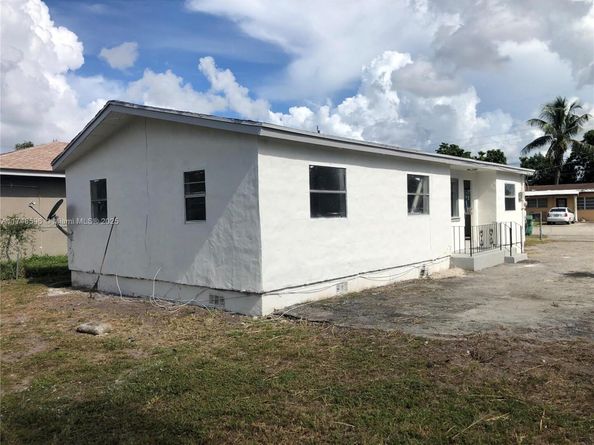 1970 NW 153rd St, Miami Gardens FL 33054
