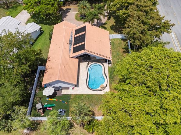 8400 NW 47th Dr, Coral Springs FL 33067