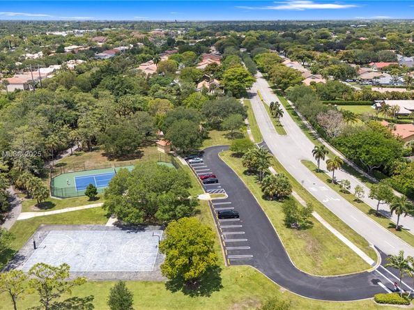 8400 NW 47th Dr, Coral Springs FL 33067