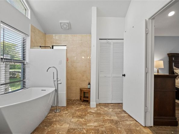 8400 NW 47th Dr, Coral Springs FL 33067