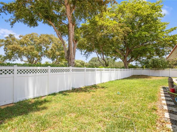 8400 NW 47th Dr, Coral Springs FL 33067