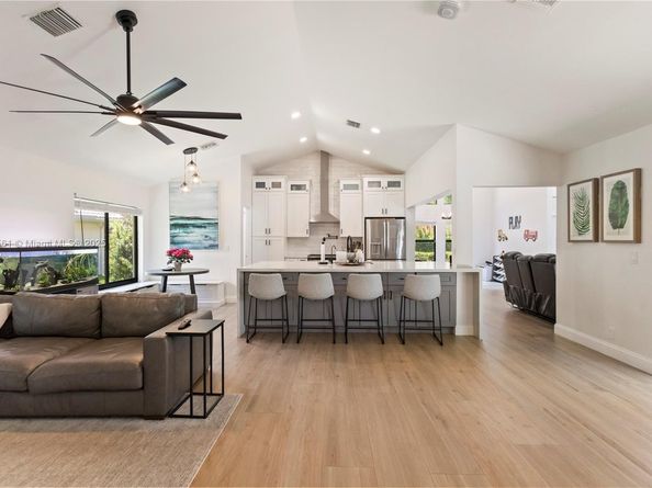 8400 NW 47th Dr, Coral Springs FL 33067