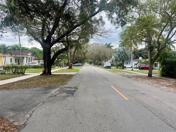329 Minola Dr, Miami Springs FL 33166