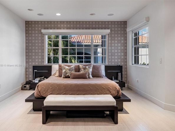 3965 194th Ln, Sunny Isles Beach FL 33160