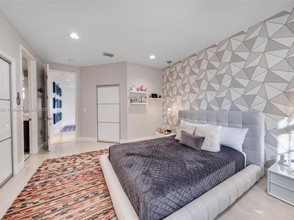 3965 194th Ln, Sunny Isles Beach FL 33160