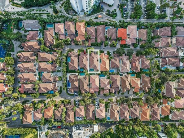 3965 194th Ln, Sunny Isles Beach FL 33160