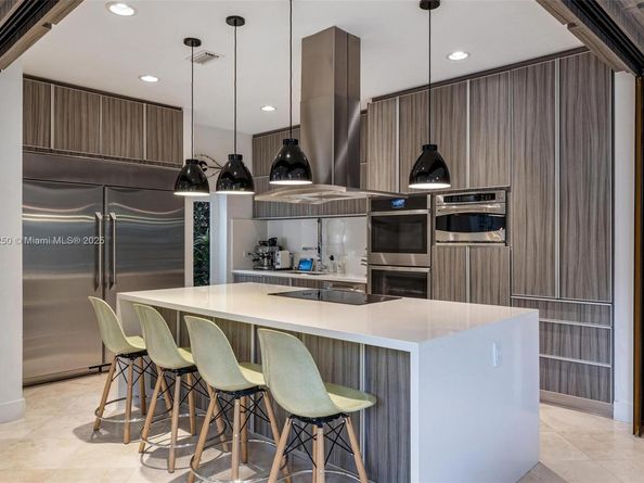 3965 194th Ln, Sunny Isles Beach FL 33160