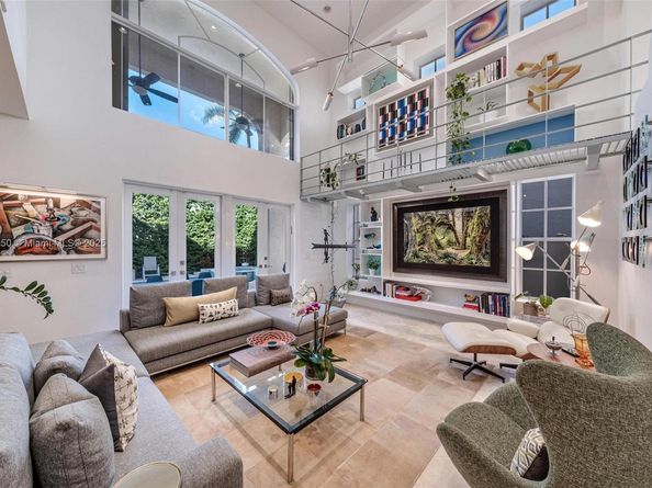 3965 194th Ln, Sunny Isles Beach FL 33160