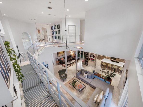 3965 194th Ln, Sunny Isles Beach FL 33160