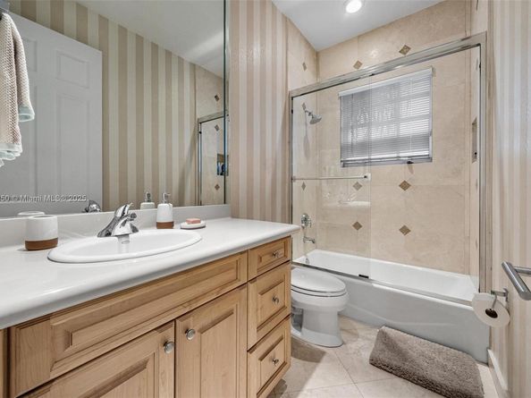 3965 194th Ln, Sunny Isles Beach FL 33160