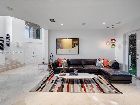 3965 194th Ln, Sunny Isles Beach FL 33160