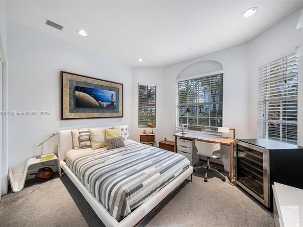 3965 194th Ln, Sunny Isles Beach FL 33160