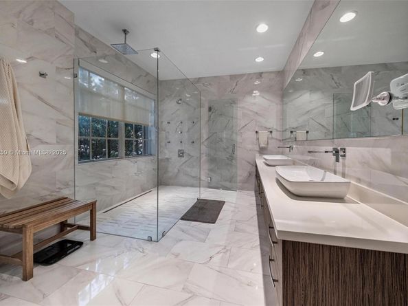 3965 194th Ln, Sunny Isles Beach FL 33160