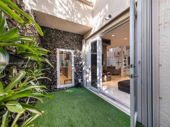 3965 194th Ln, Sunny Isles Beach FL 33160