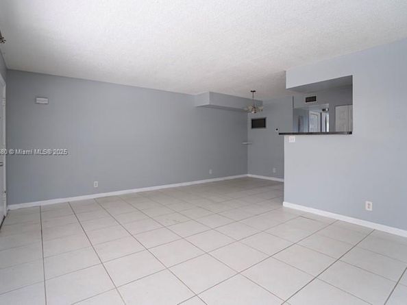 1100 SE 4th Ave 14, Deerfield Beach FL 33441