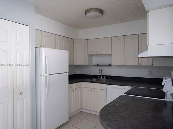 1100 SE 4th Ave 14, Deerfield Beach FL 33441