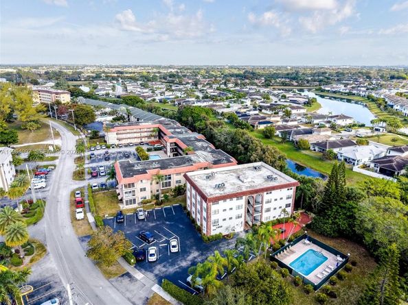 3910 Crystal Lake Dr 401, Deerfield Beach FL 33064