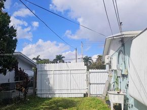 1760 NW 135th St, Miami FL 33167