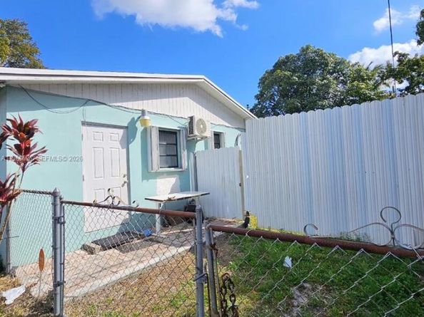 1760 NW 135th St, Miami FL 33167