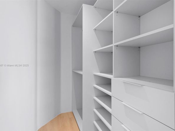 3640 Yacht Club Dr 810, Aventura FL 33180