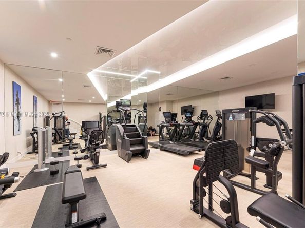 3640 Yacht Club Dr 810, Aventura FL 33180