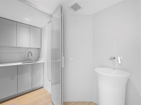 3640 Yacht Club Dr 810, Aventura FL 33180