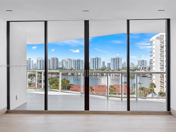 3640 Yacht Club Dr 810, Aventura FL 33180